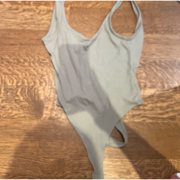 Cropped pale green low back thong bodysuit - Picture 2 of 3